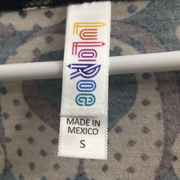 💕BEAUTIFUL BNWT LULAROE SMALL PERFECT TOP💕 - Picture 2 of 6